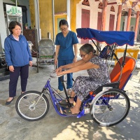 Đà Nẵng: Cấp phát và hướng dẫn sử dụng dụng cụ trợ giúp tại nhà cho người khuyết tật 
